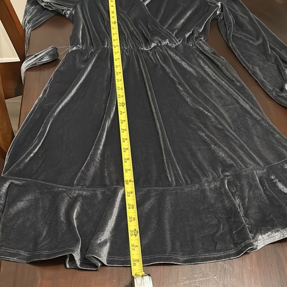 DEX Grey Velvet Wrap Fit & Flare Short Dress Ruffled Hem Women’s Size L - Picture 12 of 16